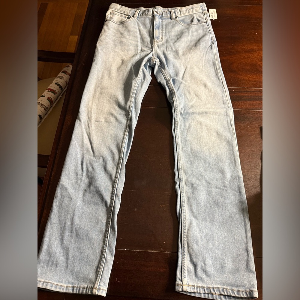 NWT old navy straight fit jeans. 16 plus
